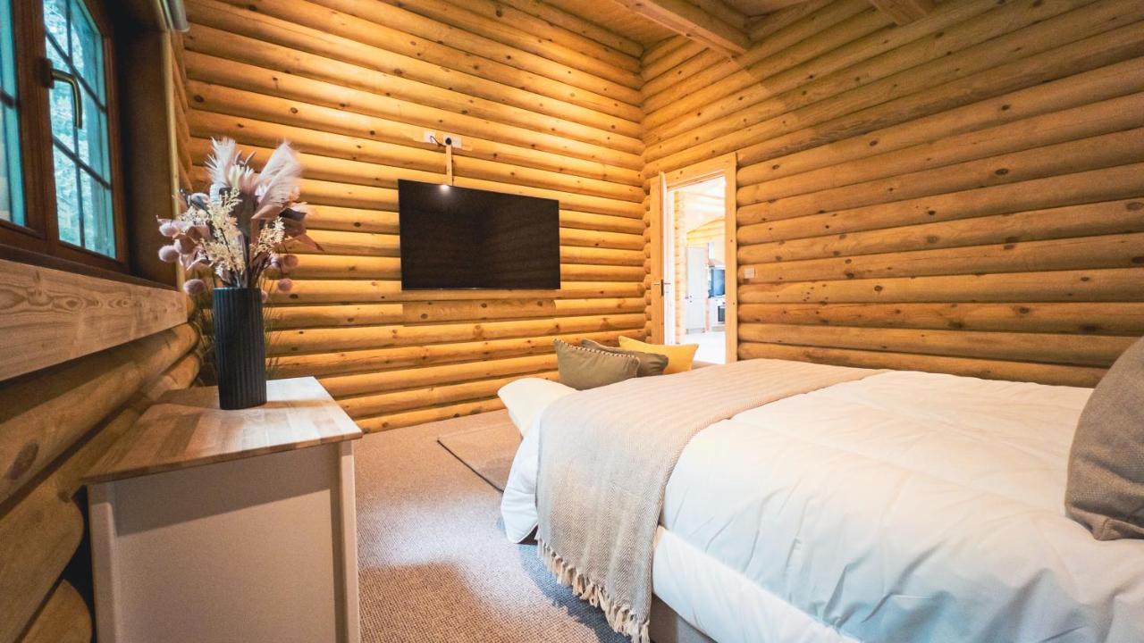 Aspen Lodge, Amazing New Log Cabin With Hot Tub - Sleeps 6 - Felmoor Park มอร์เพท ภายนอก รูปภาพ