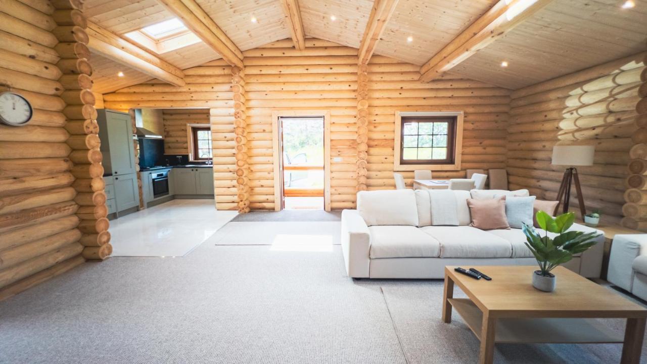 Aspen Lodge, Amazing New Log Cabin With Hot Tub - Sleeps 6 - Felmoor Park มอร์เพท ภายนอก รูปภาพ
