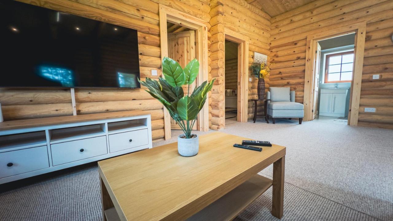 Aspen Lodge, Amazing New Log Cabin With Hot Tub - Sleeps 6 - Felmoor Park มอร์เพท ภายนอก รูปภาพ