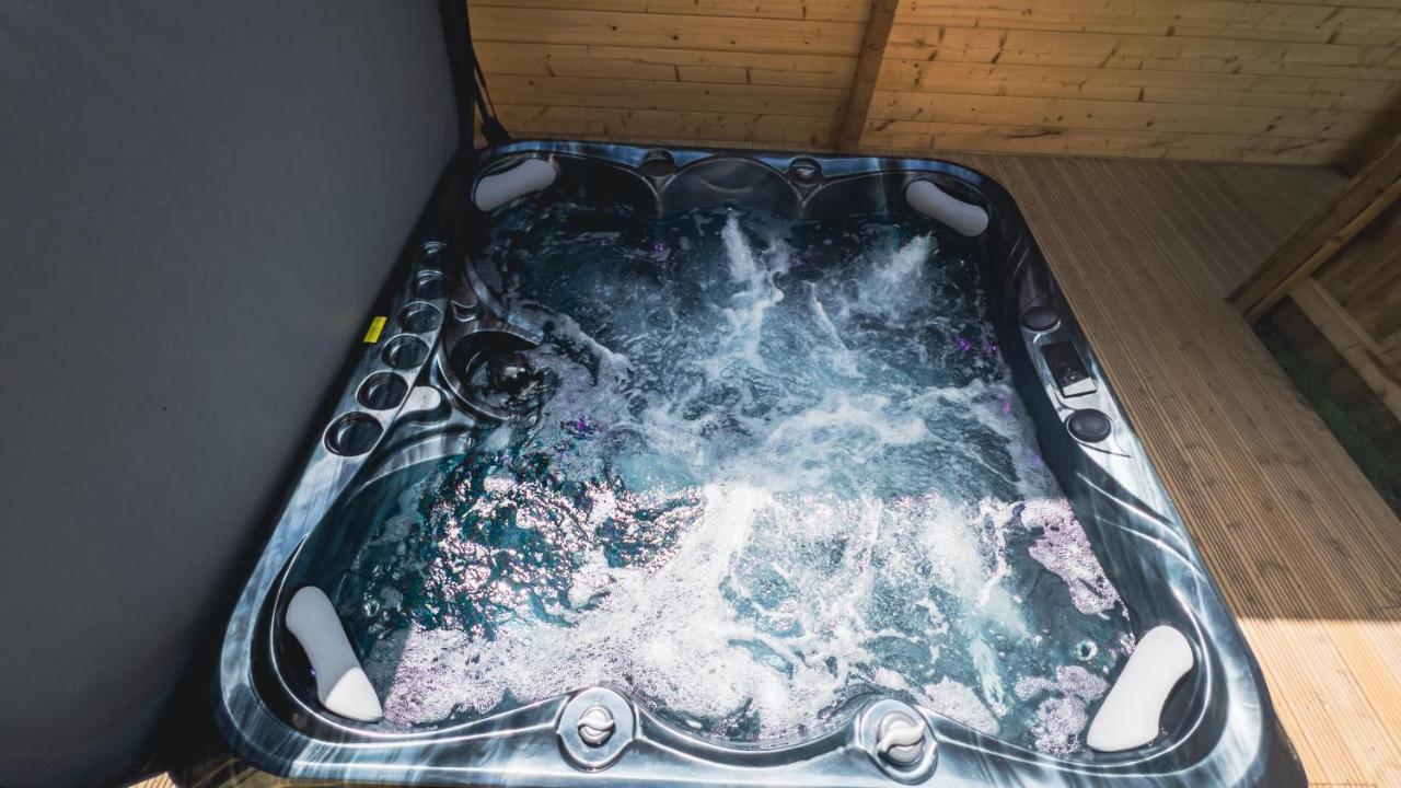 Aspen Lodge, Amazing New Log Cabin With Hot Tub - Sleeps 6 - Felmoor Park มอร์เพท ภายนอก รูปภาพ