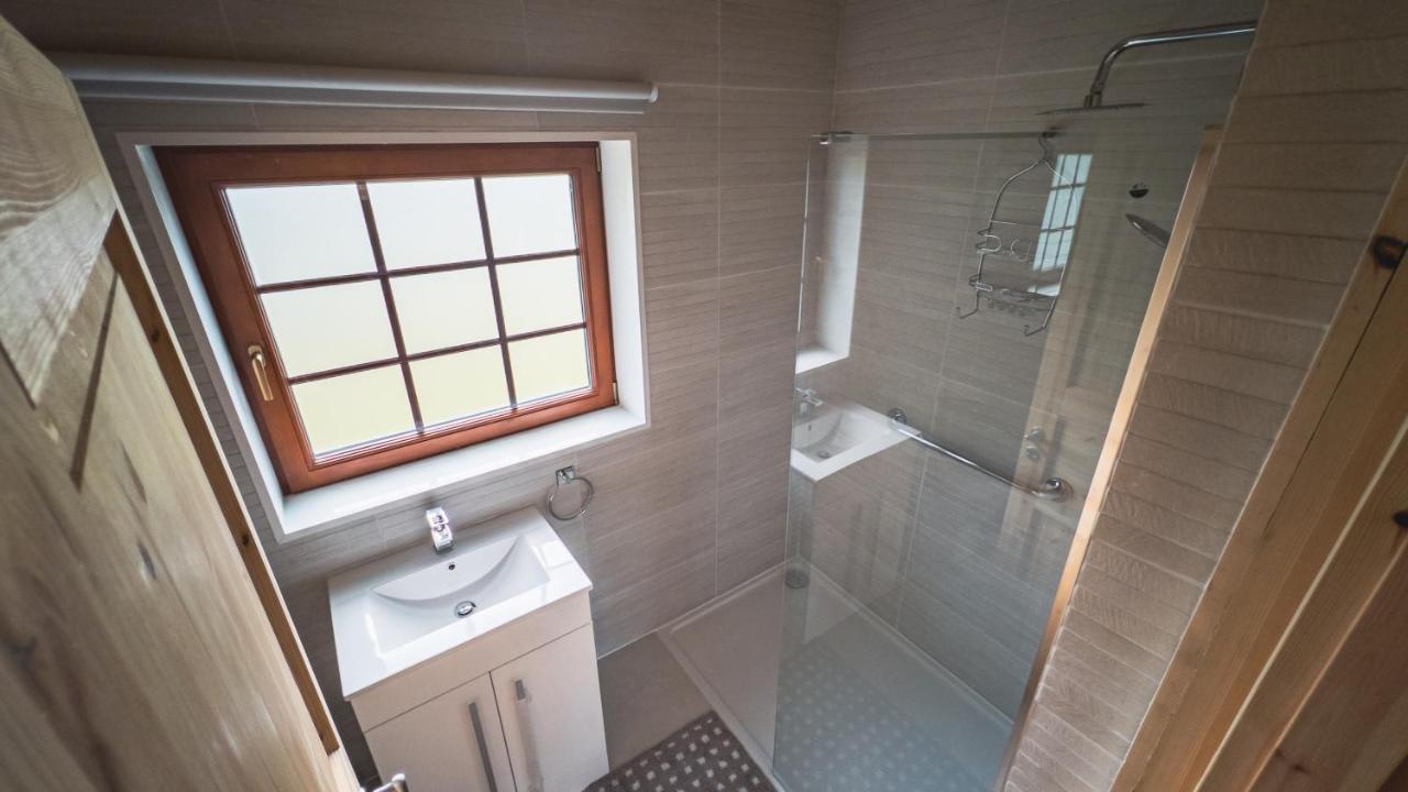 Aspen Lodge, Amazing New Log Cabin With Hot Tub - Sleeps 6 - Felmoor Park มอร์เพท ภายนอก รูปภาพ