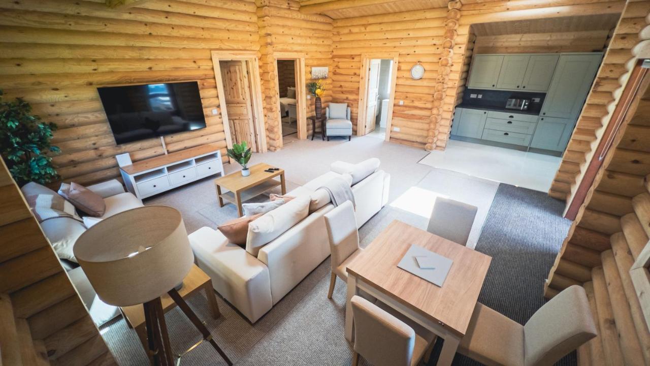 Aspen Lodge, Amazing New Log Cabin With Hot Tub - Sleeps 6 - Felmoor Park มอร์เพท ภายนอก รูปภาพ